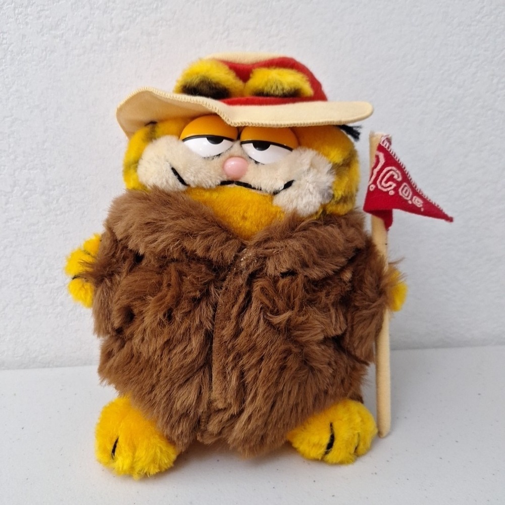 Vintage 1981 DAKIN Plush Garfield The Cat "BCOC Big Cat On Campus" College 10"